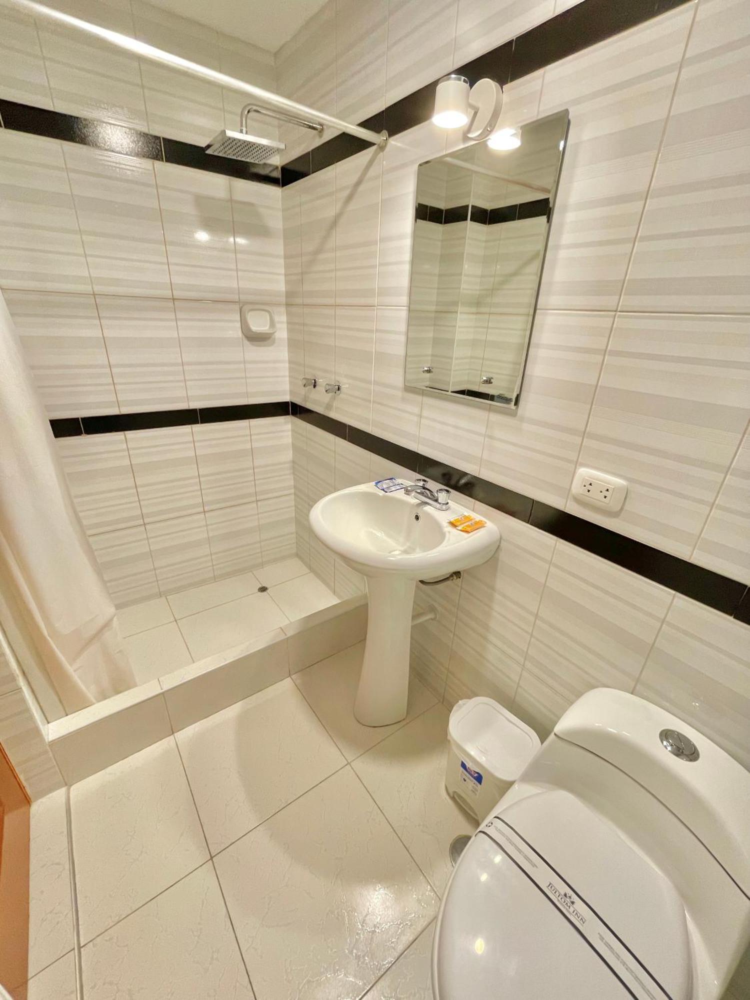Jultom Inn Hotel & Suites 特鲁希略 外观 照片